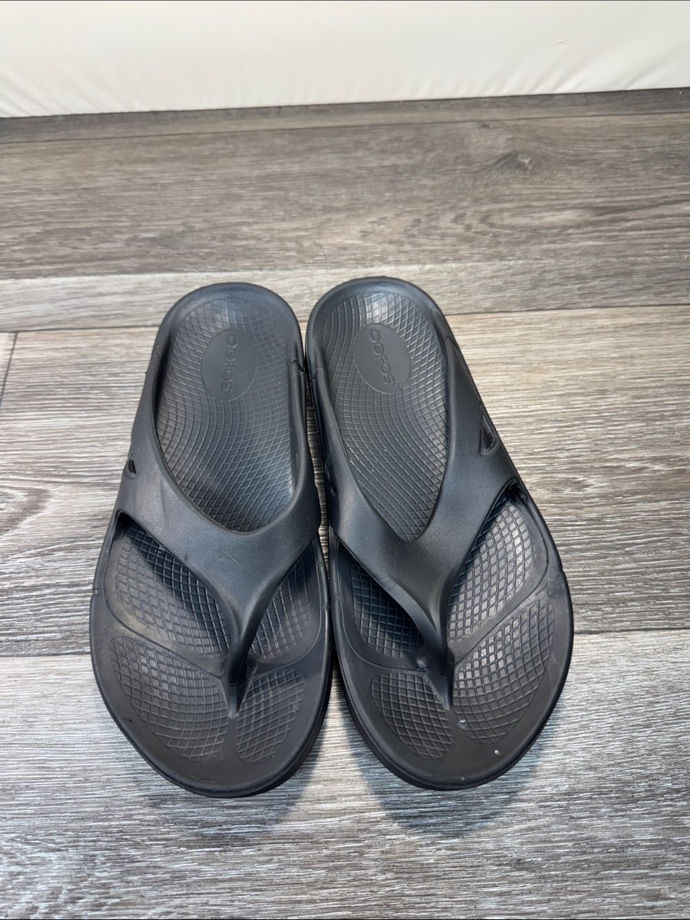 OOFOS Women's Black Recovery Flip Sandals Sz 8 (h162)